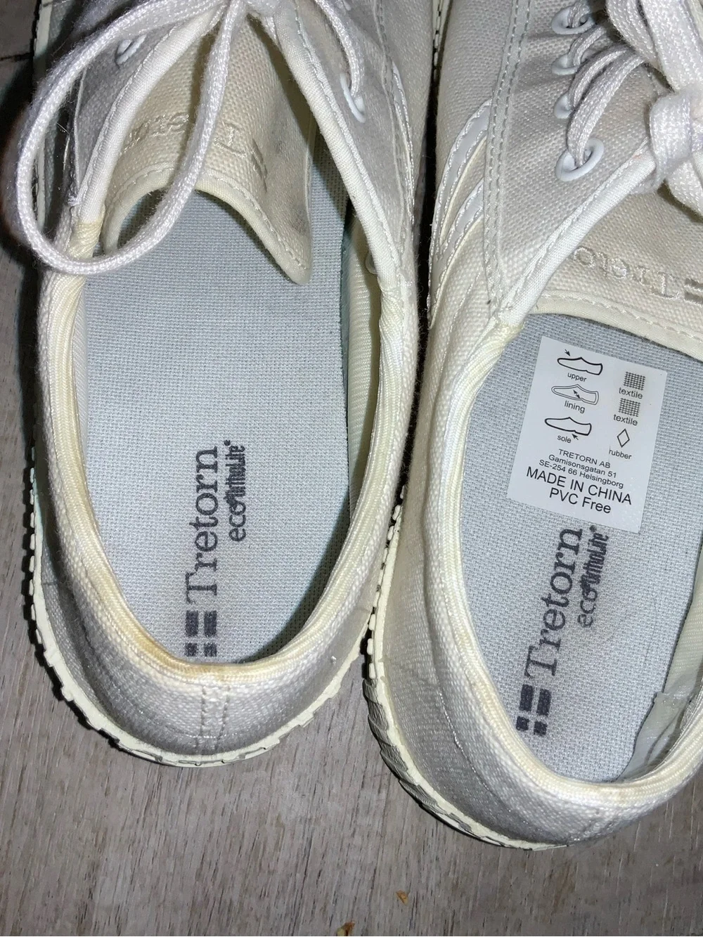 (Bin 32) Tretorn Off-White Canvas Low-Top Sneakers